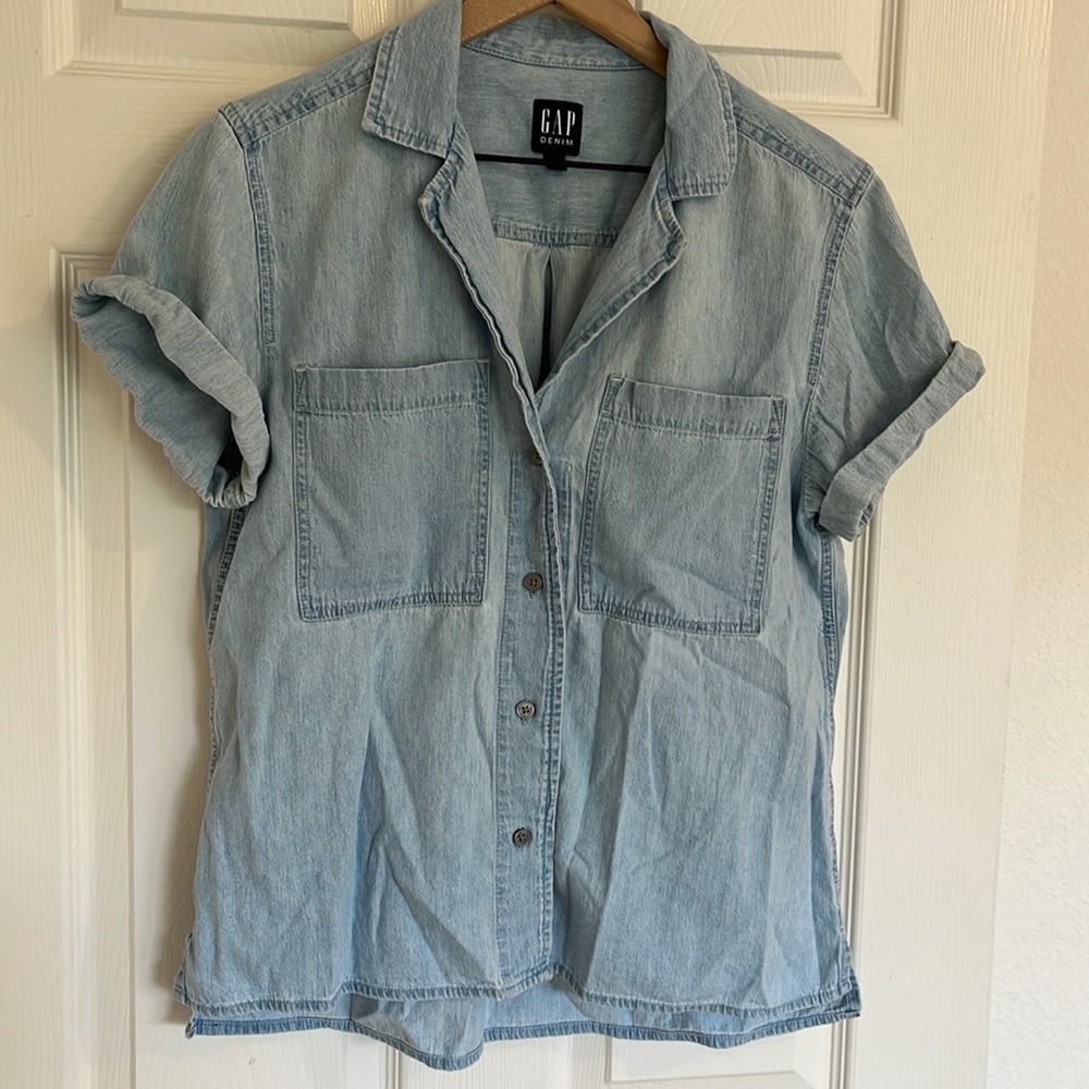 Women’s denim shirt sleeve top from GAP